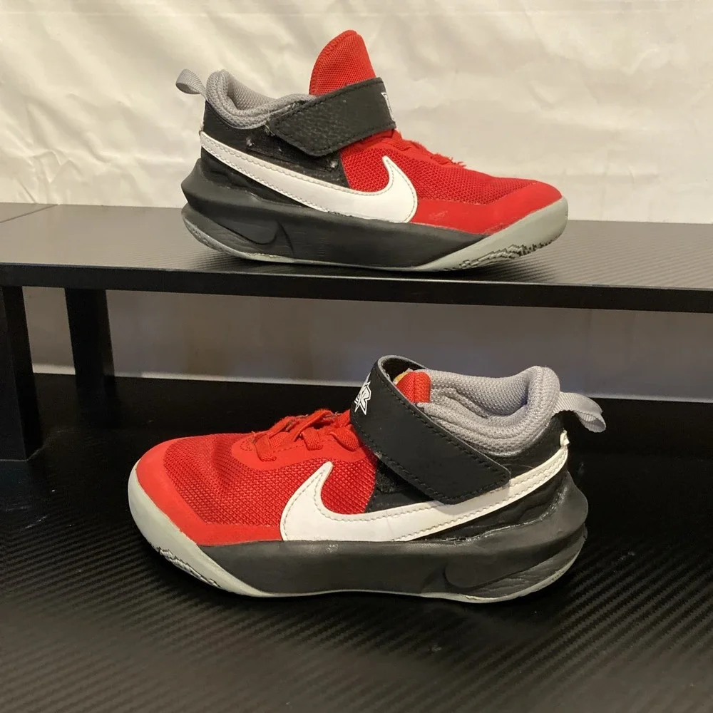 Little Kid's Nike Team Hustle D SZ 11c  University Red/White‎ (CW6736 607)